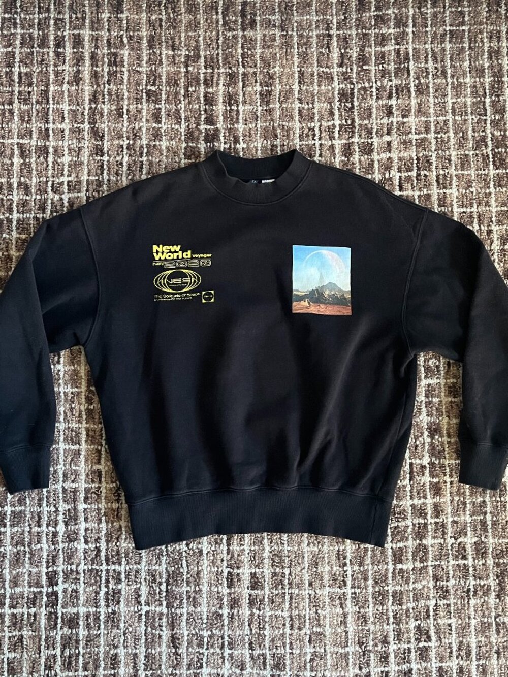 New World Voyager 2020 Black Pullover crewneck Eur SM Graphic Both Sides